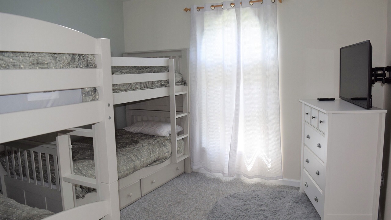 Photo of Bedroom in Cedar Neck