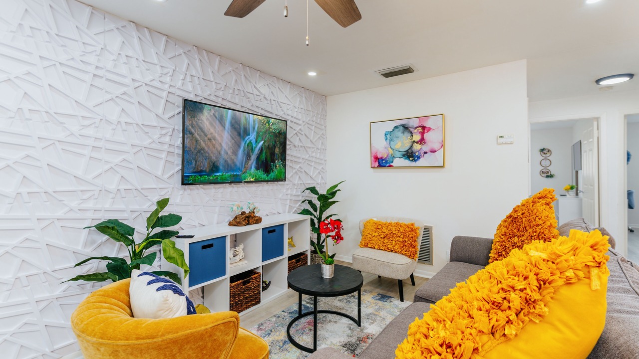 Photo of Livingroom in Middle River Terrace