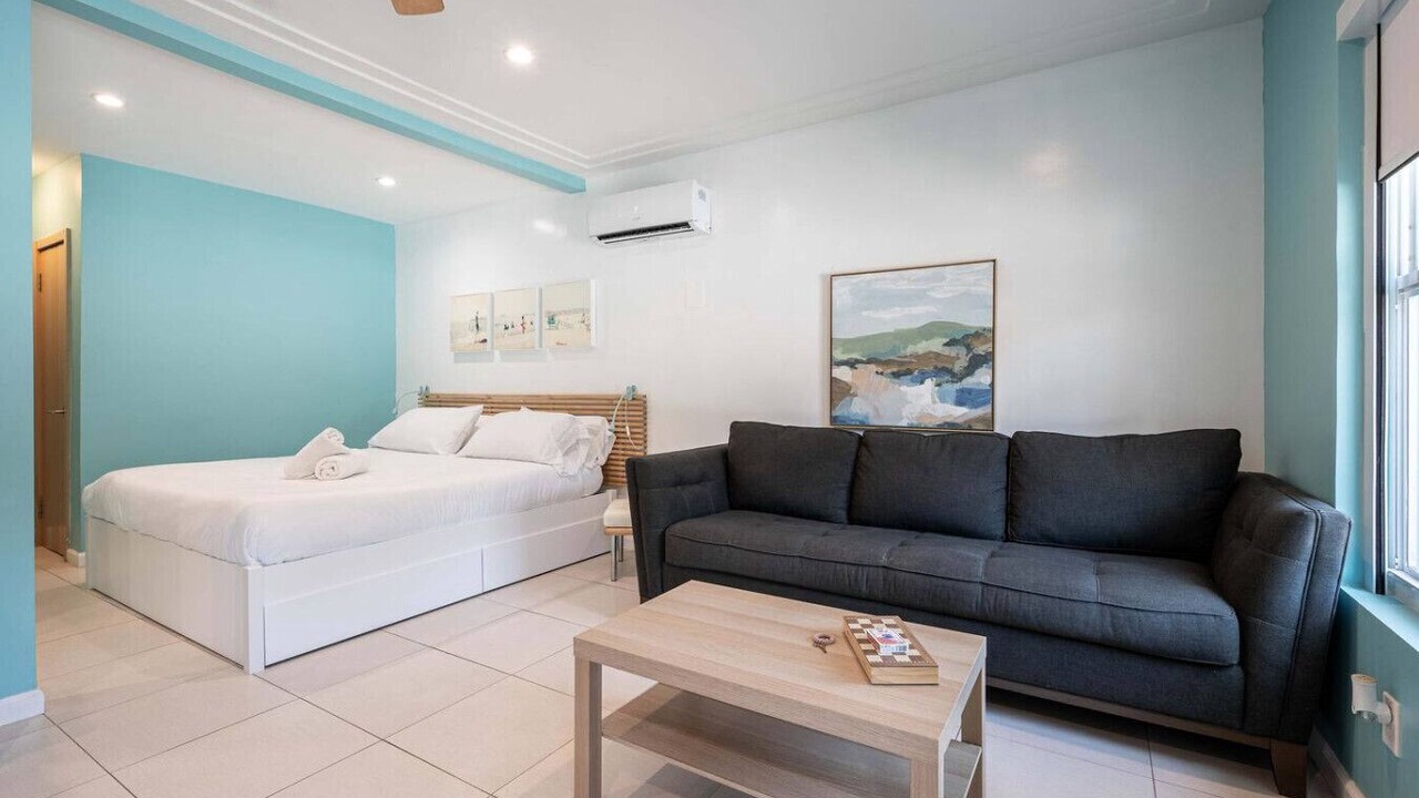 Photo of Bedroom in Hollywood South Central Beach