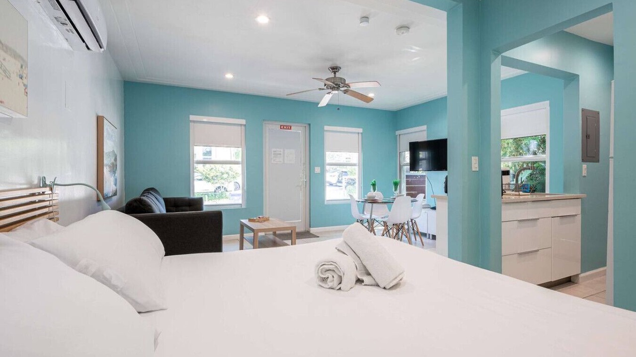 Photo of Bedroom in Hollywood South Central Beach