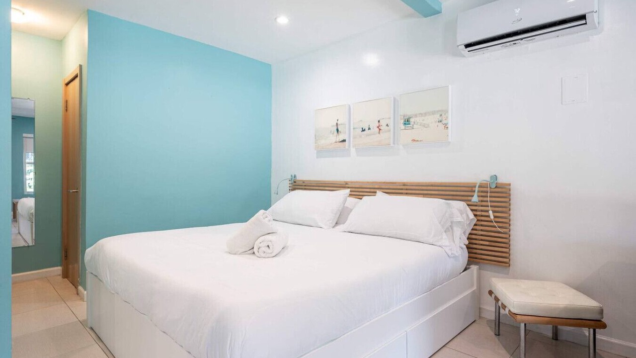 Photo of Bedroom in Hollywood South Central Beach