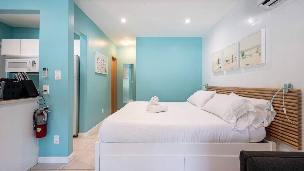 Photo of Bedroom in Hollywood South Central Beach