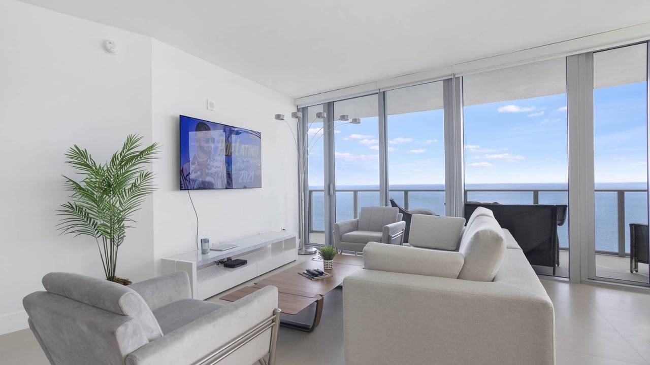 Photo of Livingroom in Hollywood South Central Beach