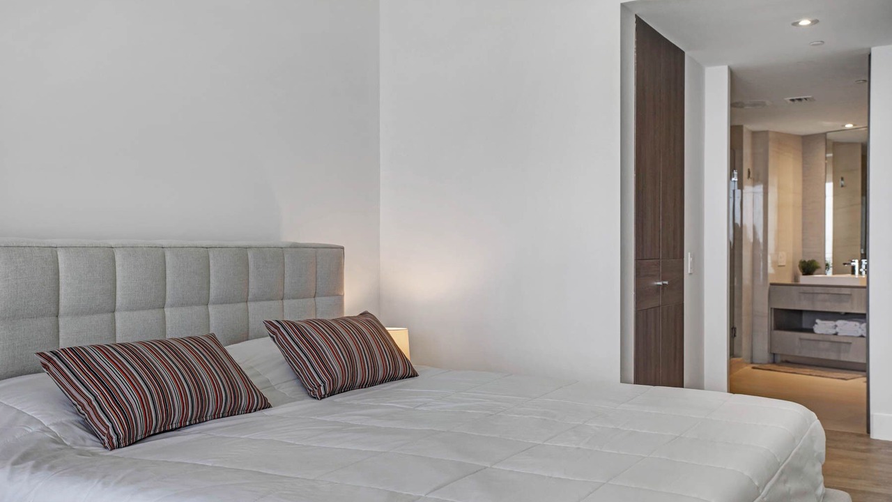 Photo of Bedroom in Hollywood South Central Beach
