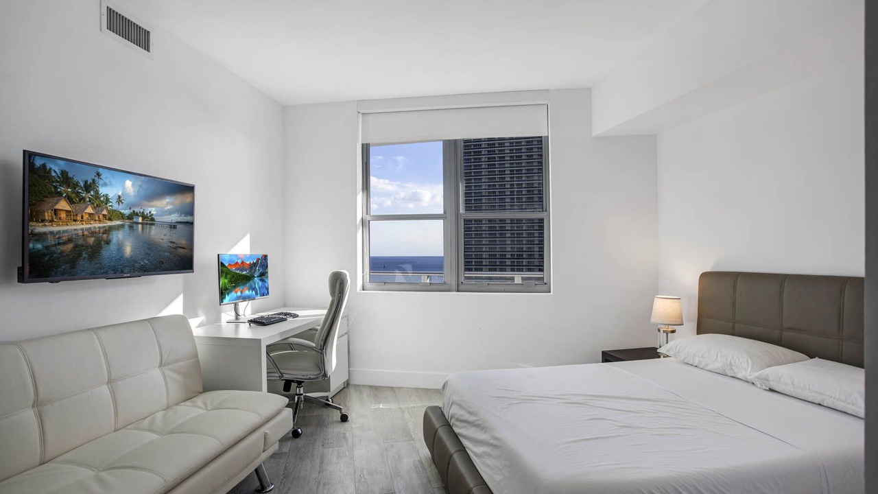 Photo of Bedroom in Hollywood South Central Beach
