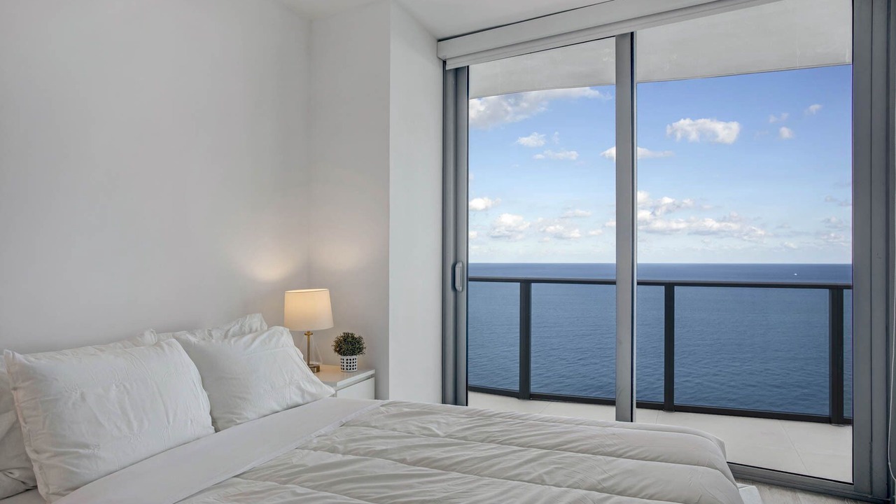 Photo of Bedroom in Hollywood South Central Beach