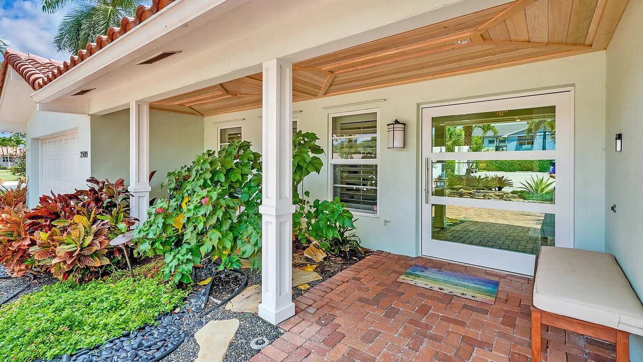 Photo of Patio Balcony in Tropic Isle