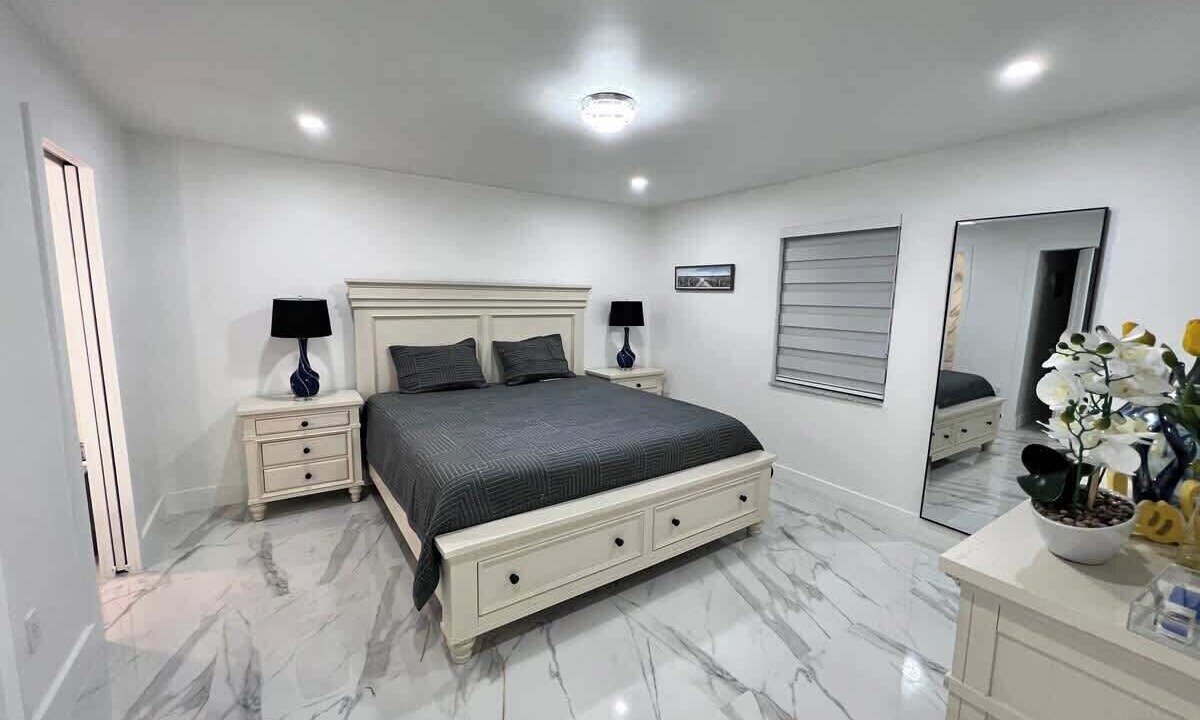 Photo of Bedroom in Hialeah