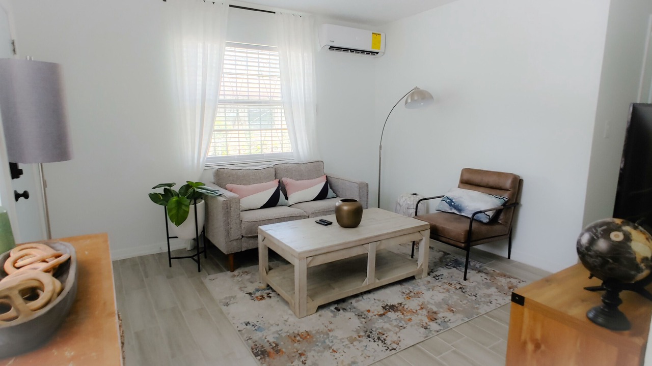 Photo of Livingroom in Allapattah