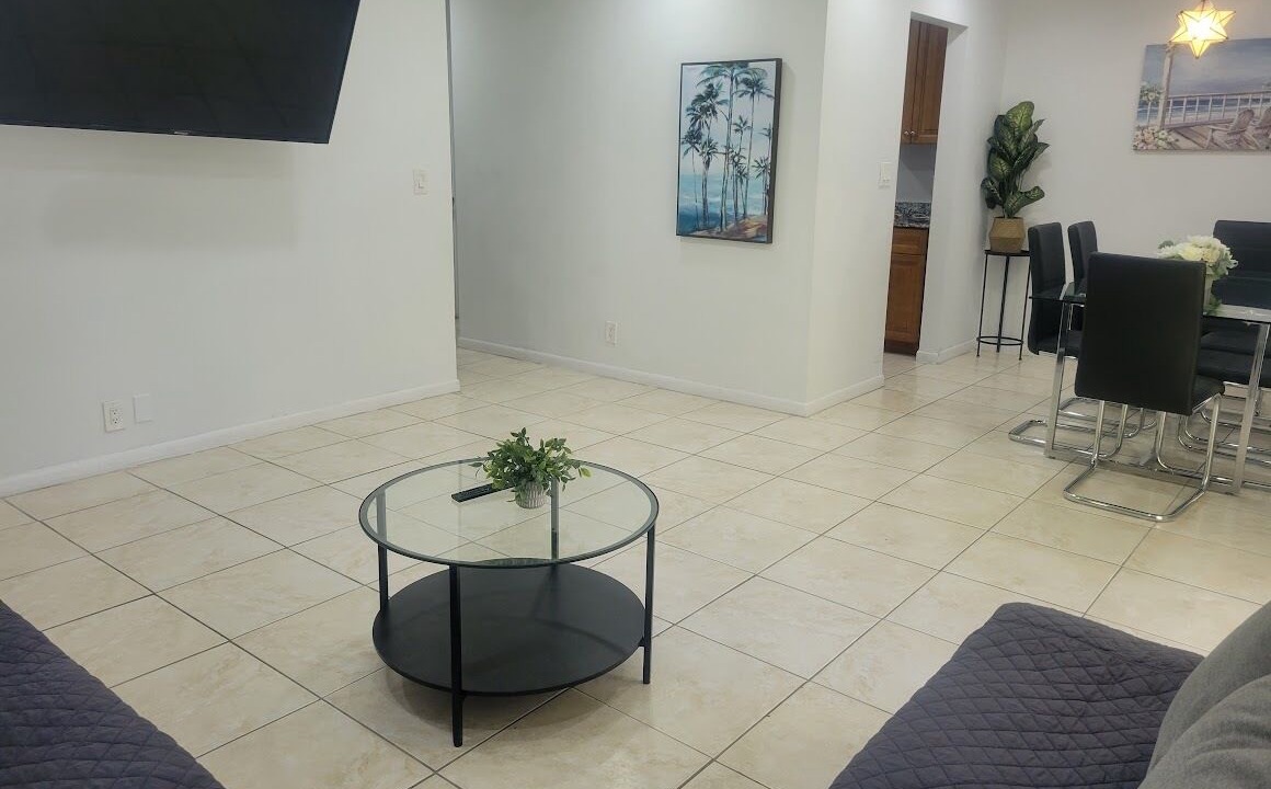 Photo of Livingroom in Sailboat Bend