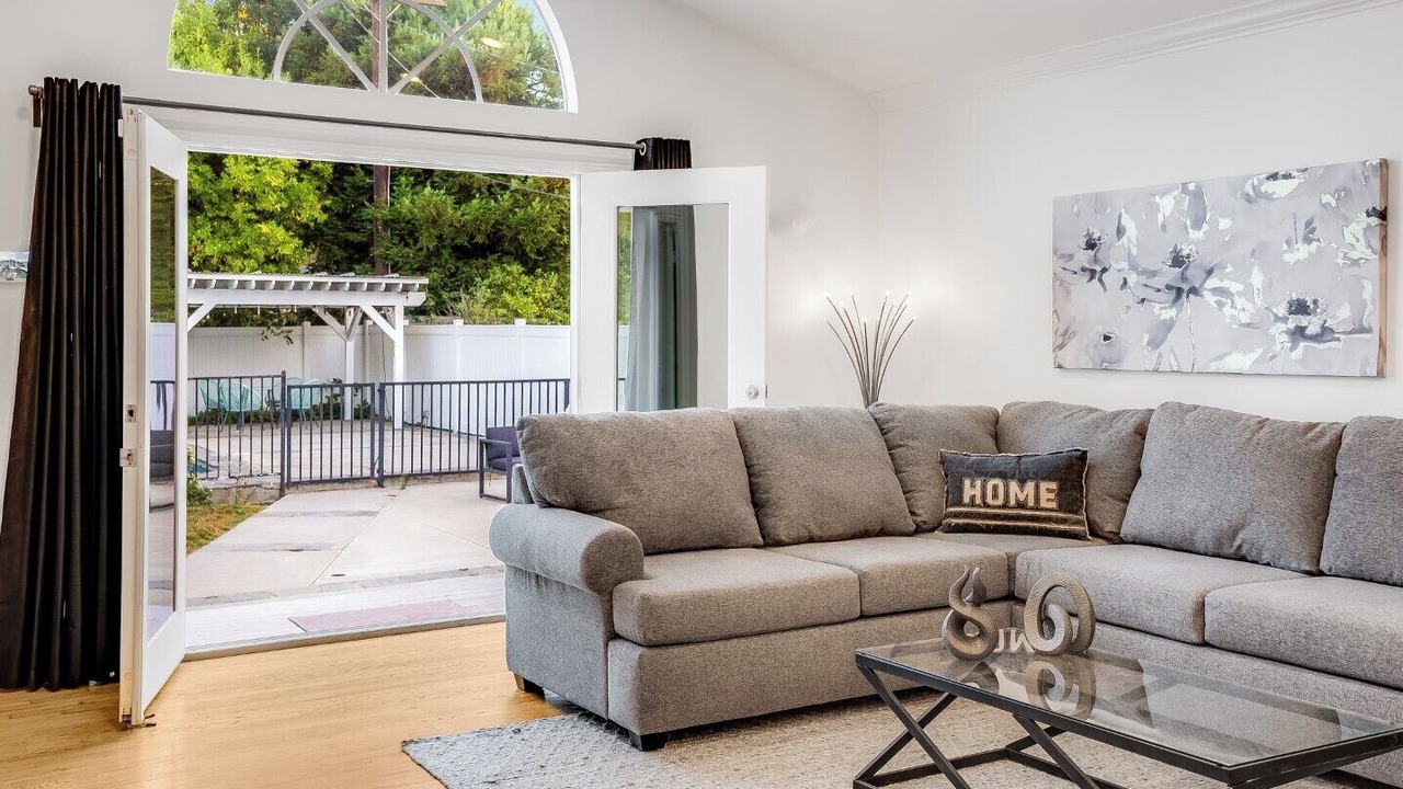 Photo of Livingroom in Valley Village
