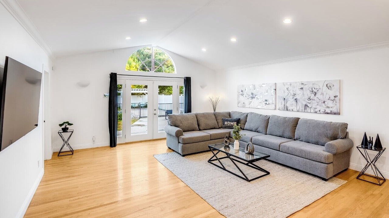 Photo of Livingroom in Valley Village