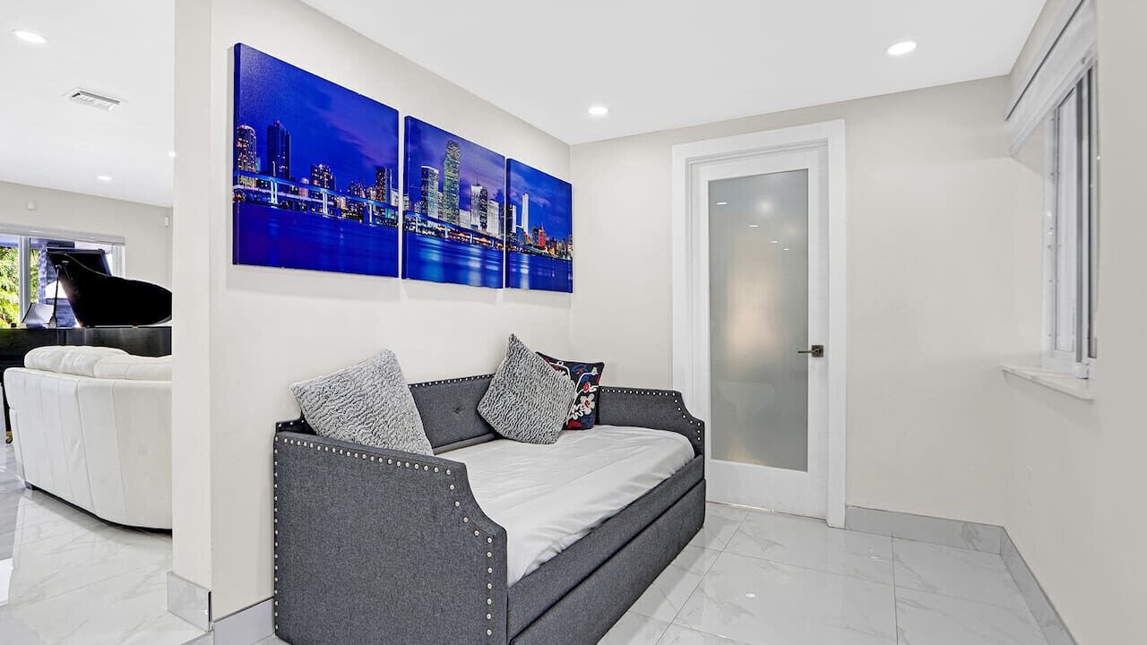 Photo of Livingroom in Miami Gardens