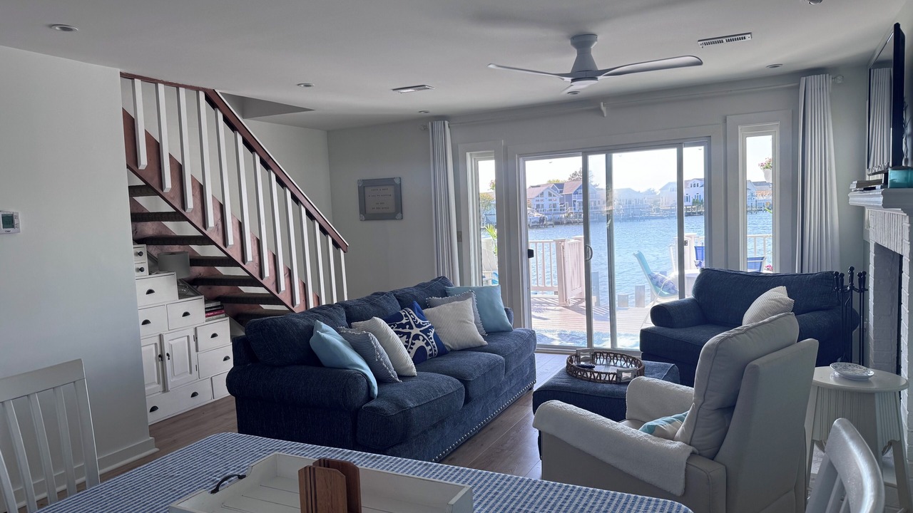 Photo of Livingroom in Caine Woods