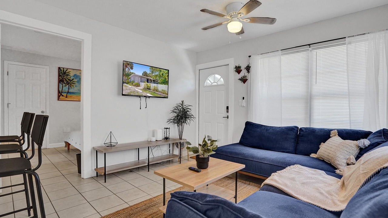 Photo of Livingroom in Middle River Terrace