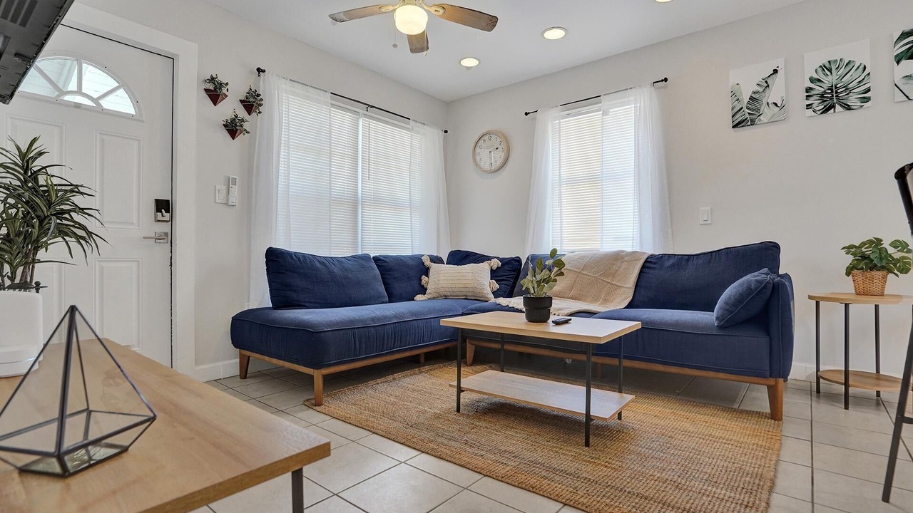Photo of Livingroom in Middle River Terrace