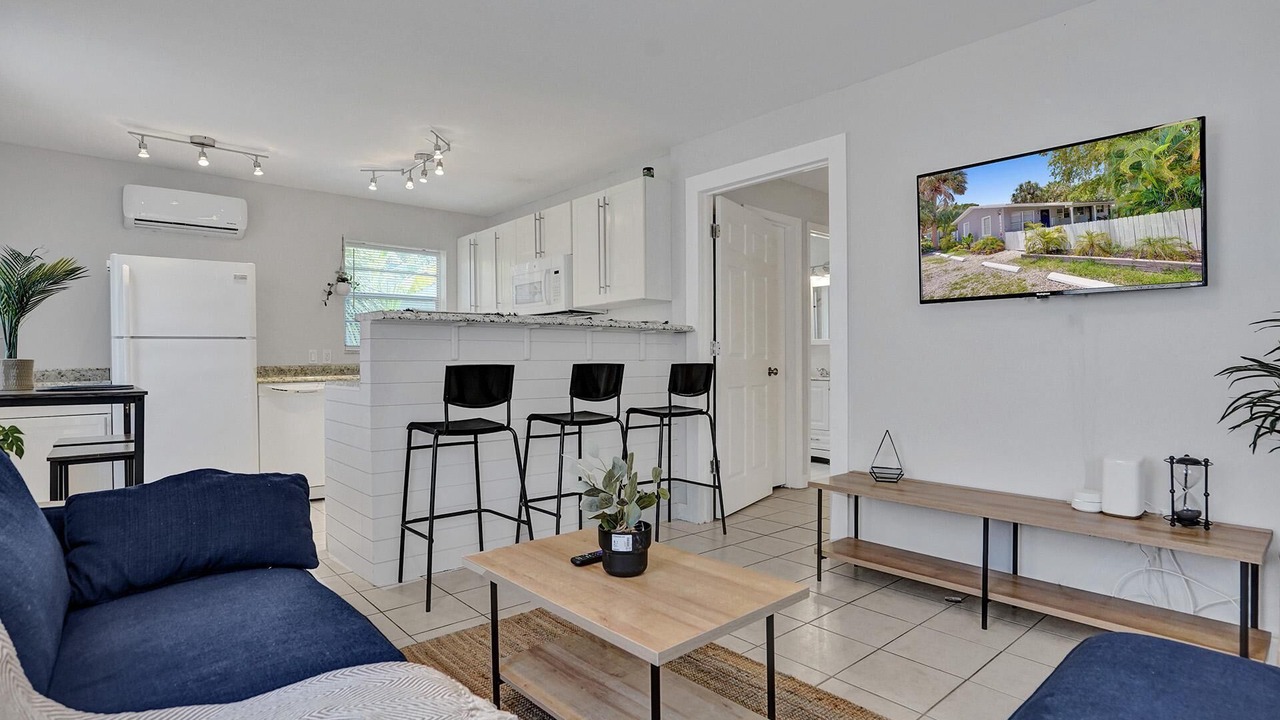 Photo of Livingroom in Middle River Terrace
