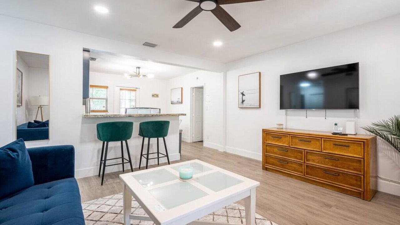 Photo of Livingroom in Middle River Terrace