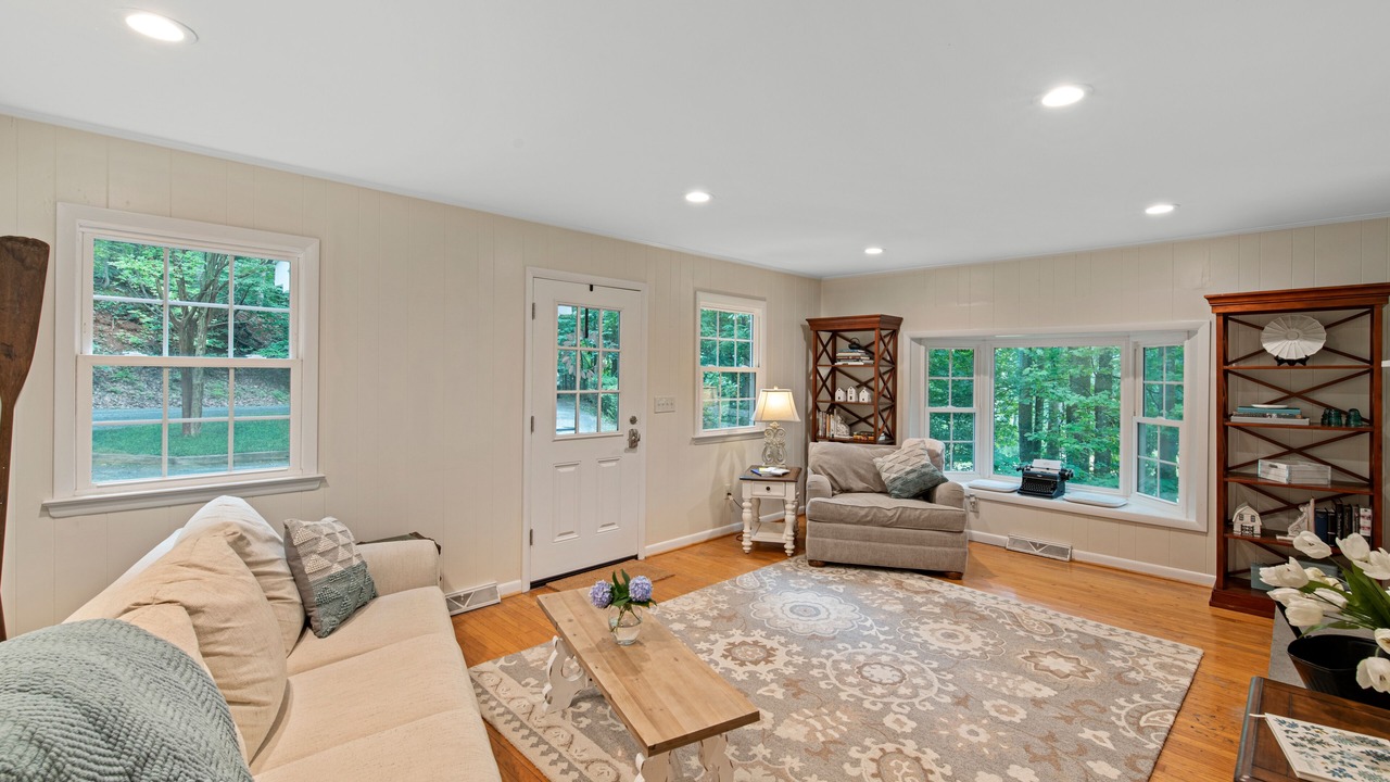 Photo of Livingroom in Cobham