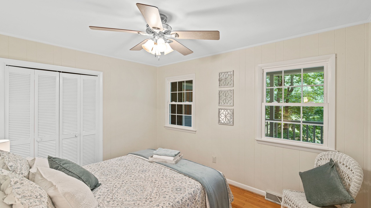 Photo of Bedroom in Cobham