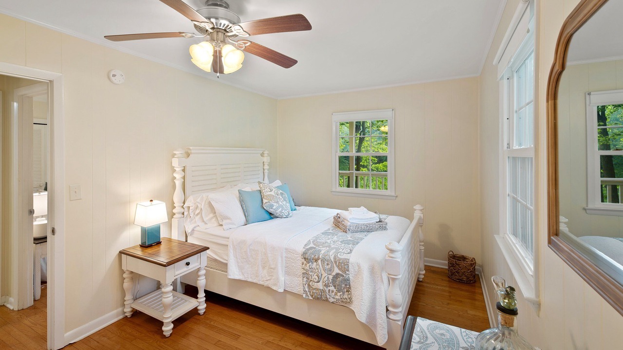 Photo of Bedroom in Cobham