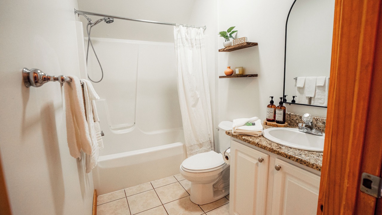 Photo of Bathroom in Edray