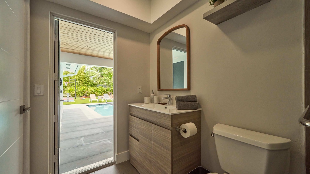 Photo of Bathroom in Golden Glades