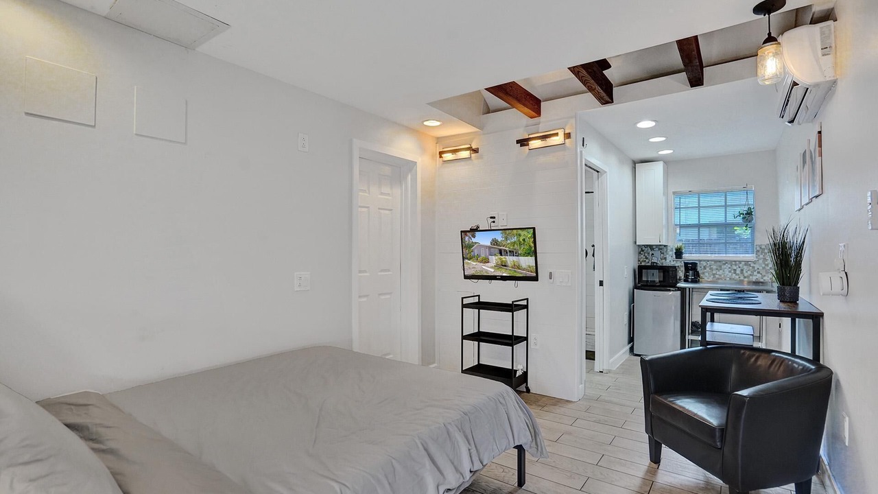 Photo of Bedroom in Middle River Terrace