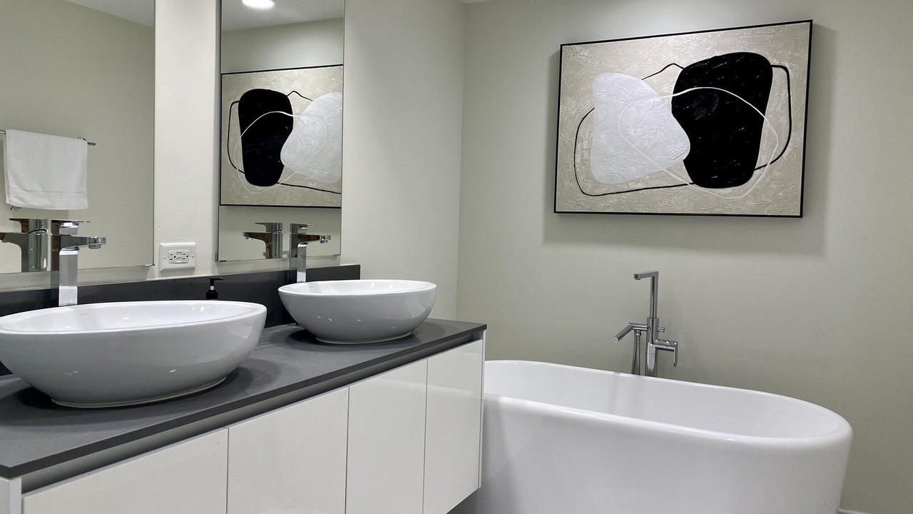 Photo of Bathroom in Bay Harbor Islands