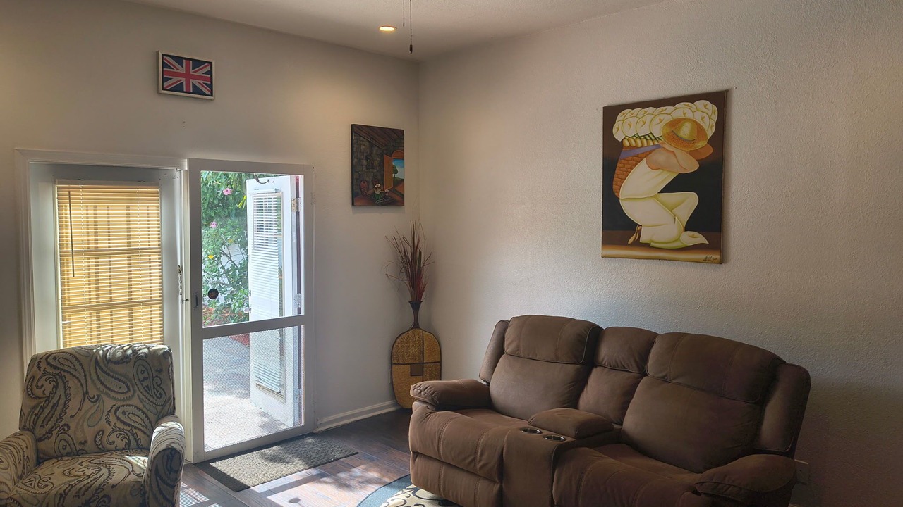 Photo of Livingroom in Central Fort Lauderdale