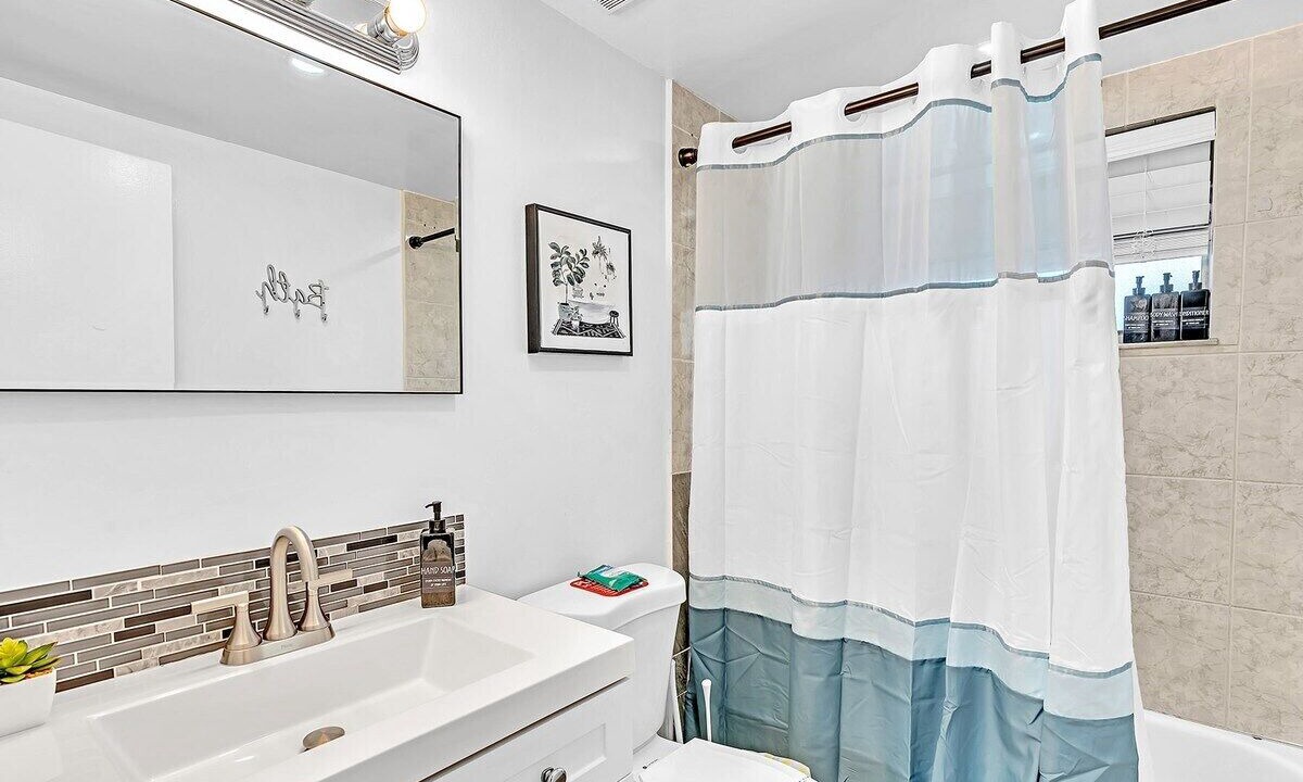 Photo of Bathroom in Royal Poinciana