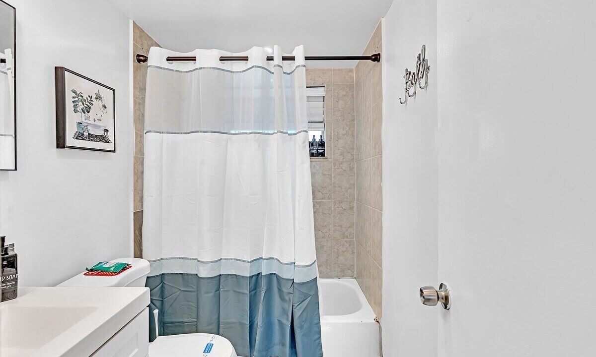 Photo of Bathroom in Royal Poinciana