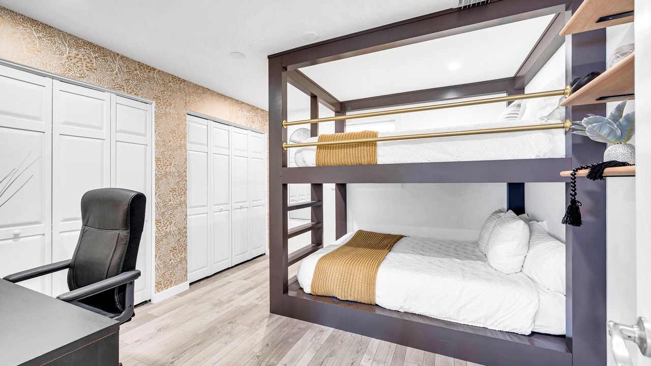 Photo of Bedroom in River Oaks