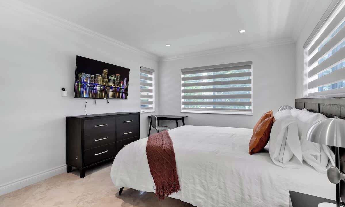 Photo of Bedroom in South Lake