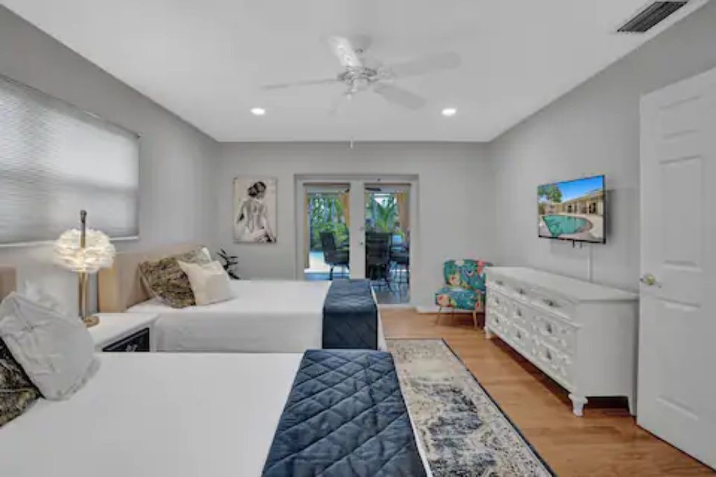 Photo of Bedroom in Emerald Hills