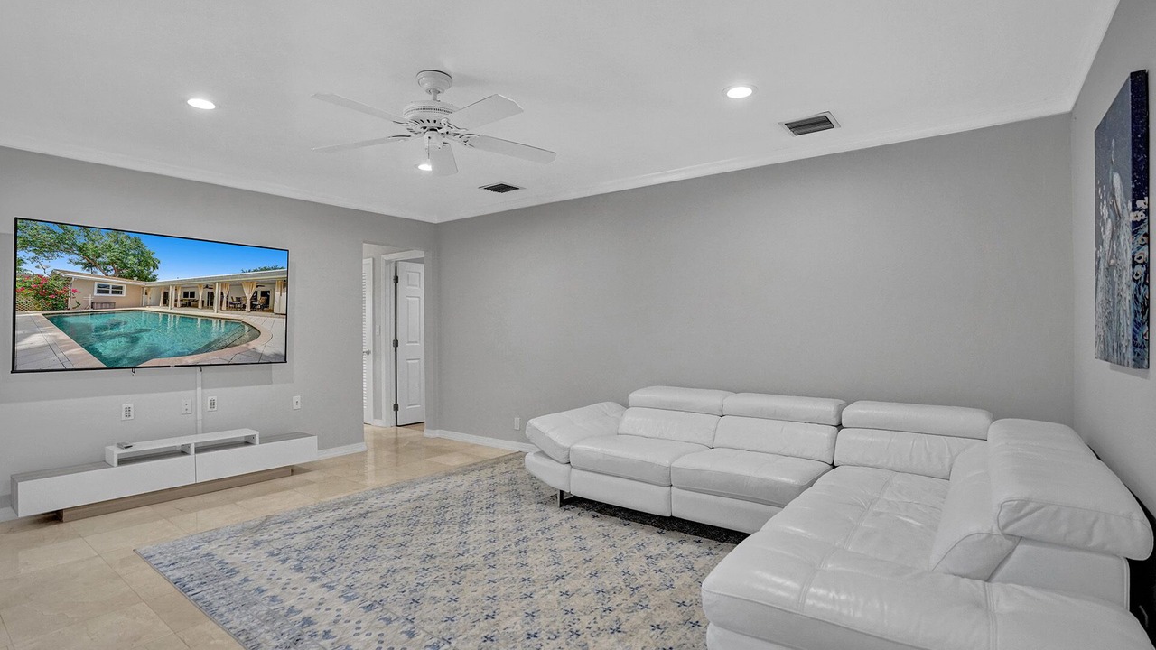 Photo of Livingroom in Emerald Hills