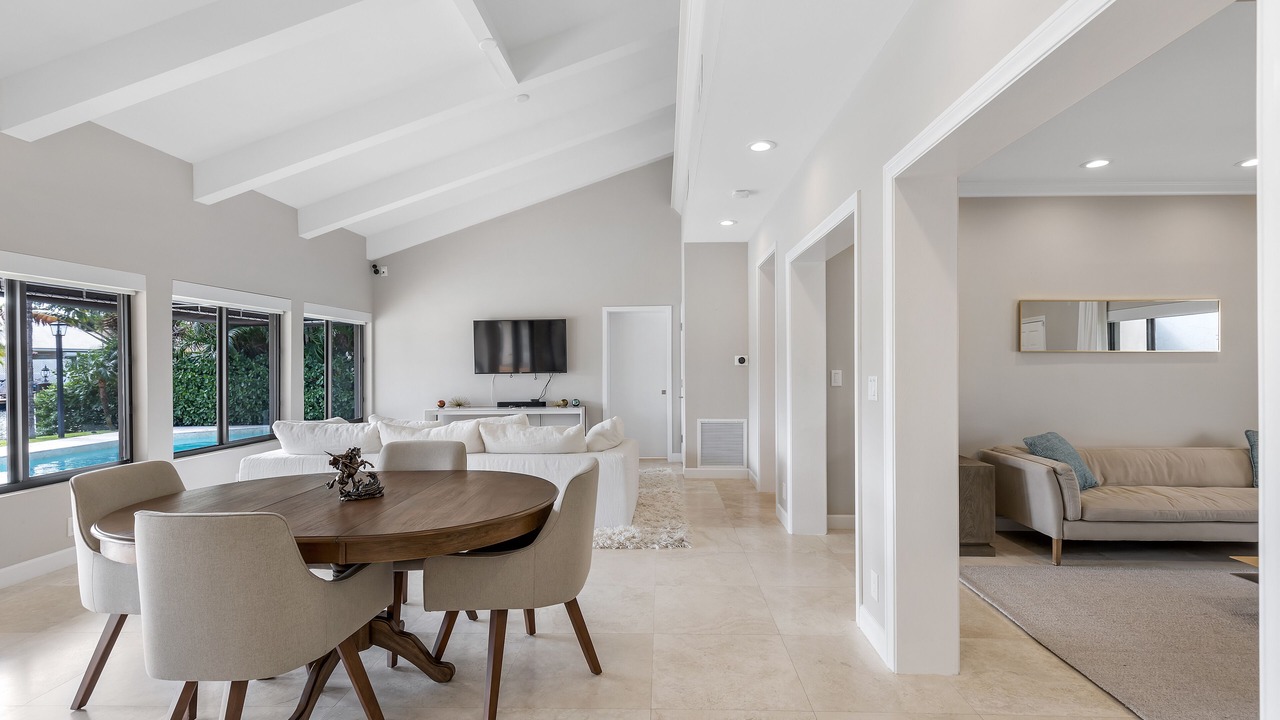Photo of Livingroom in Central Beach