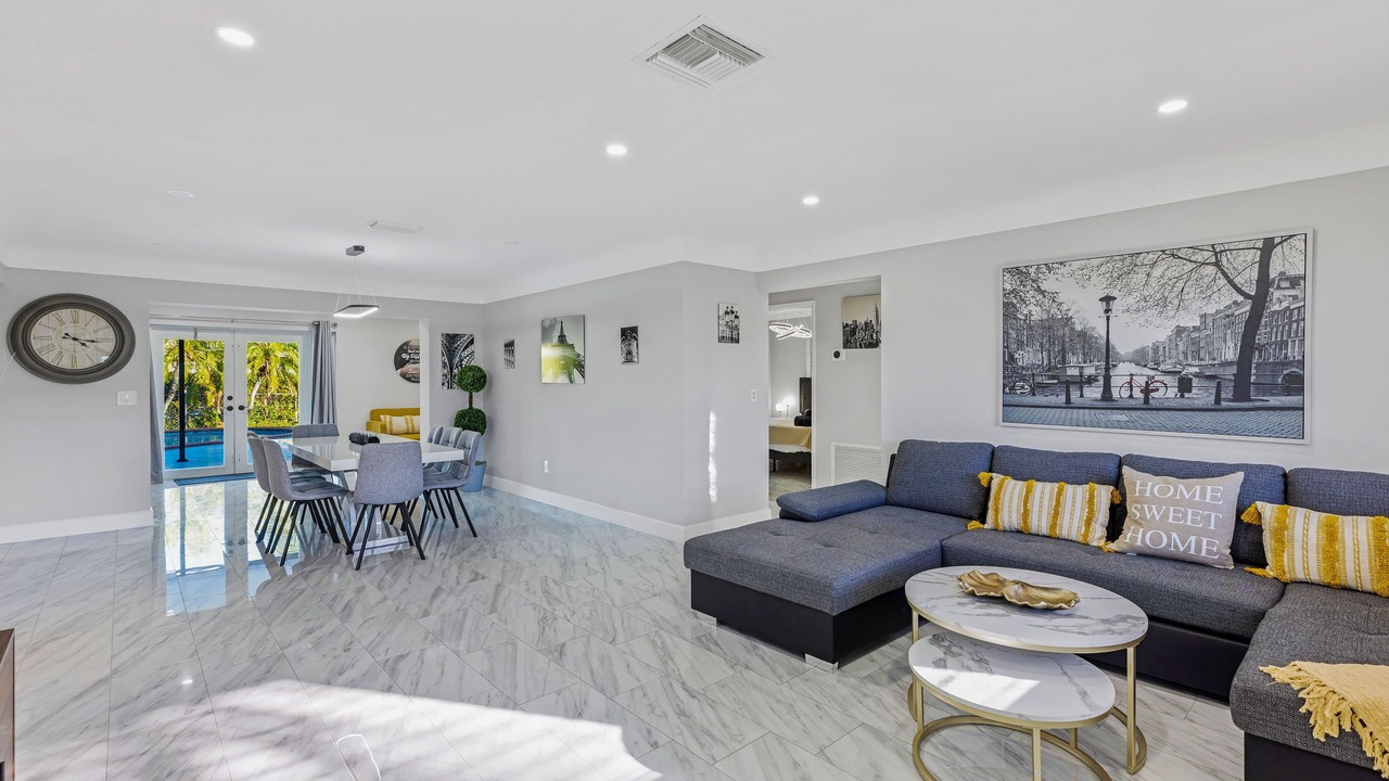 Photo of Livingroom in Imperial Point