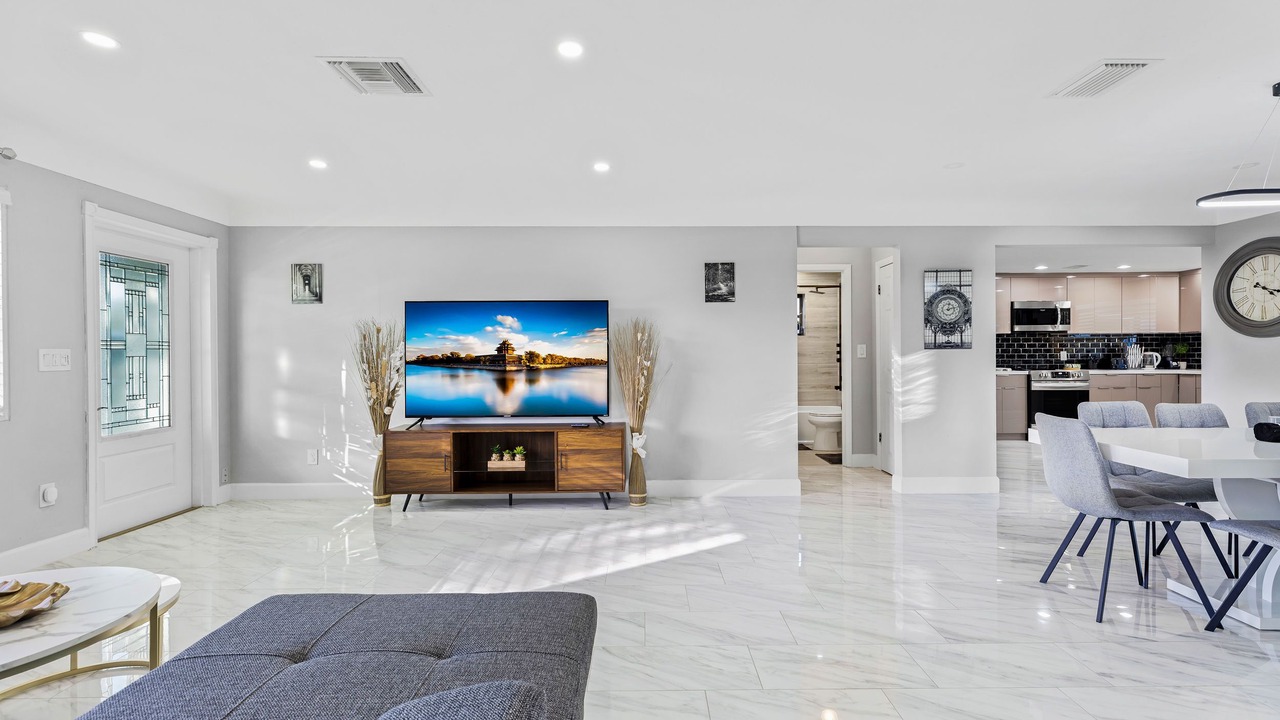 Photo of Livingroom in Imperial Point