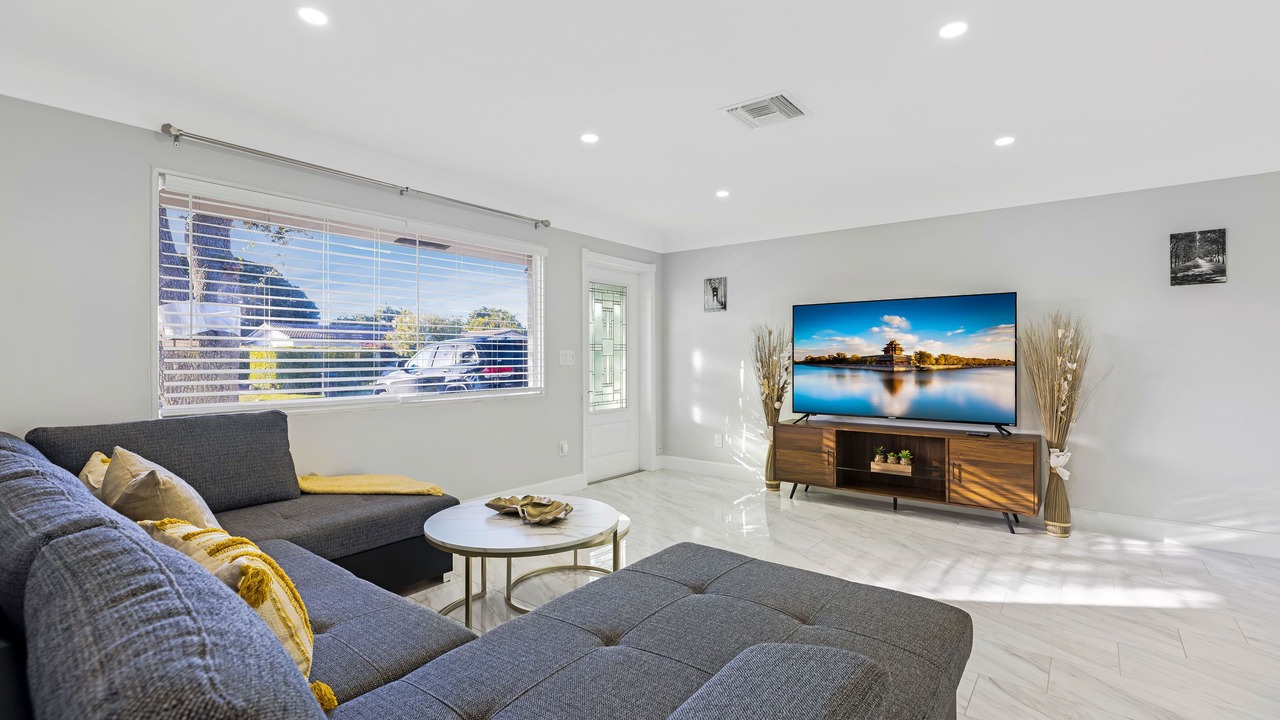 Photo of Livingroom in Imperial Point