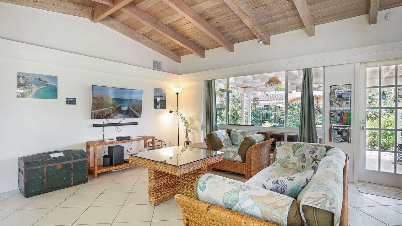 Photo of Livingroom in Santa Barbara Estates