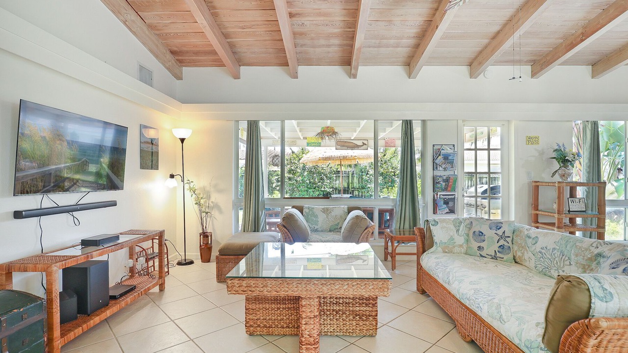 Photo of Livingroom in Santa Barbara Estates