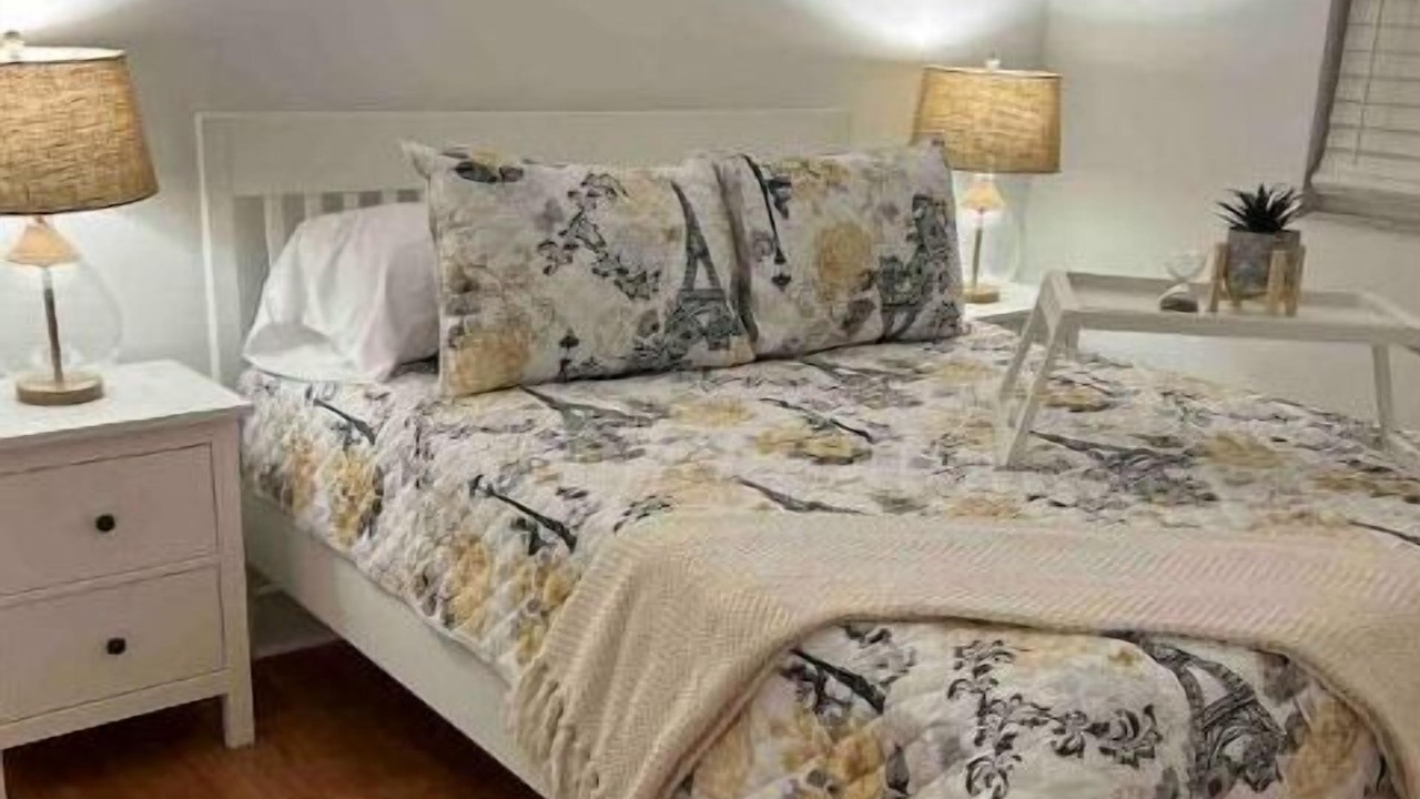 Photo of Bedroom in Hialeah