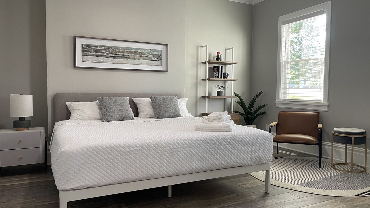 Photo of Bedroom in Downtown Niagara Falls