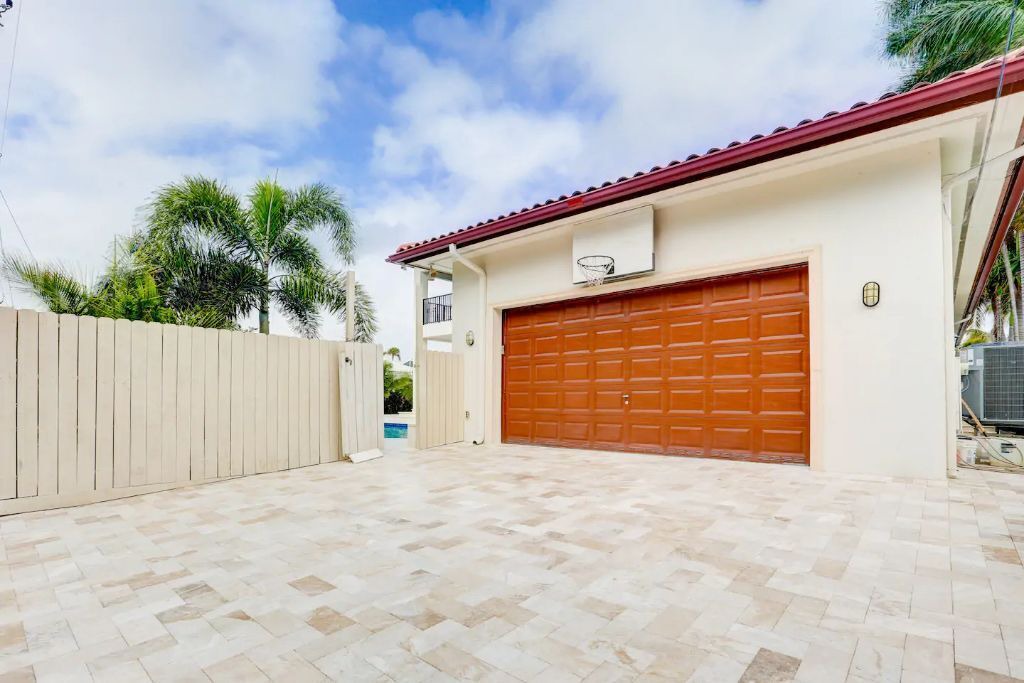 Photo of Patio Balcony in Hollywood Lakes
