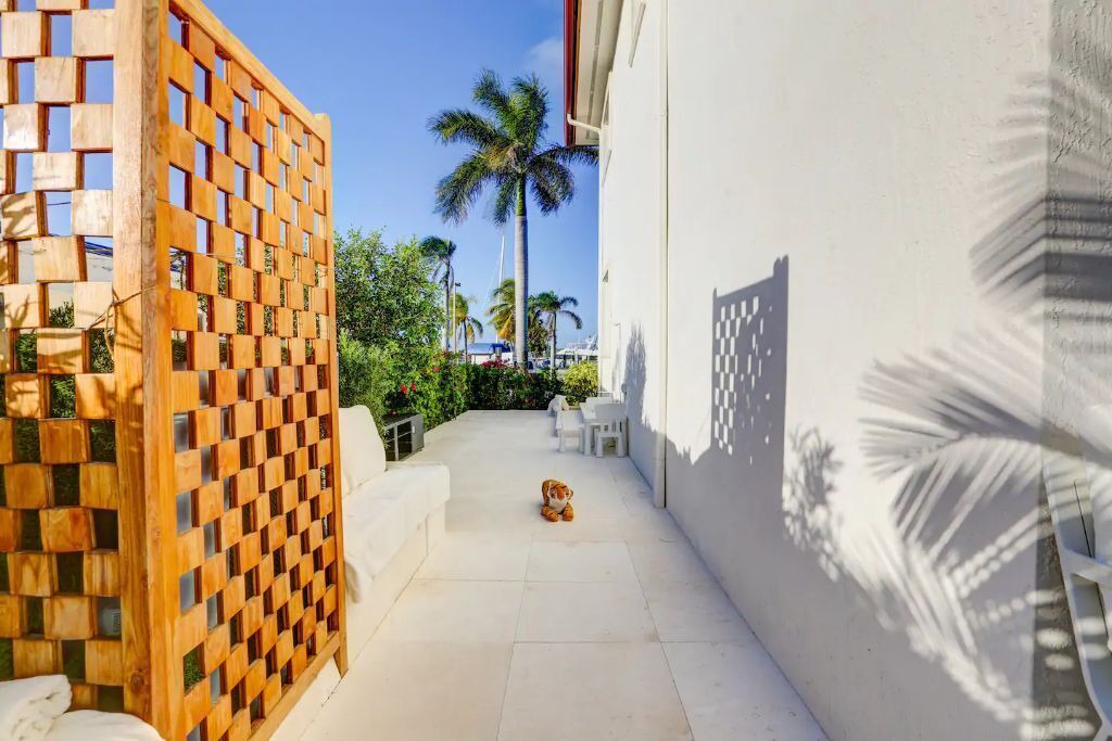 Photo of Patio Balcony in Hollywood Lakes