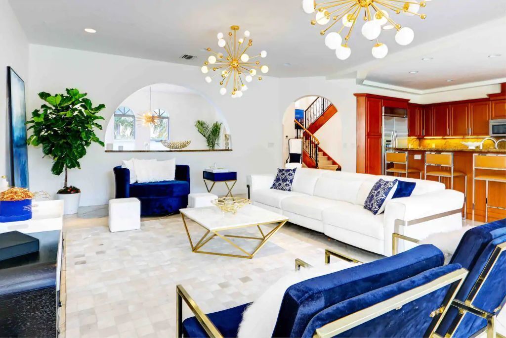 Photo of Livingroom in Hollywood Lakes