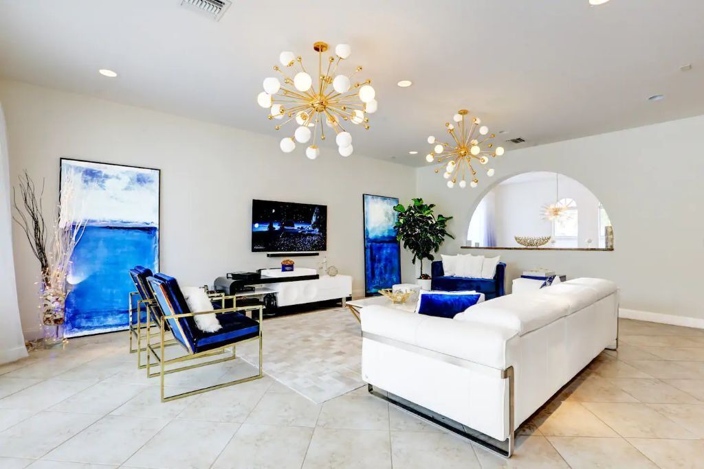 Photo of Livingroom in Hollywood Lakes