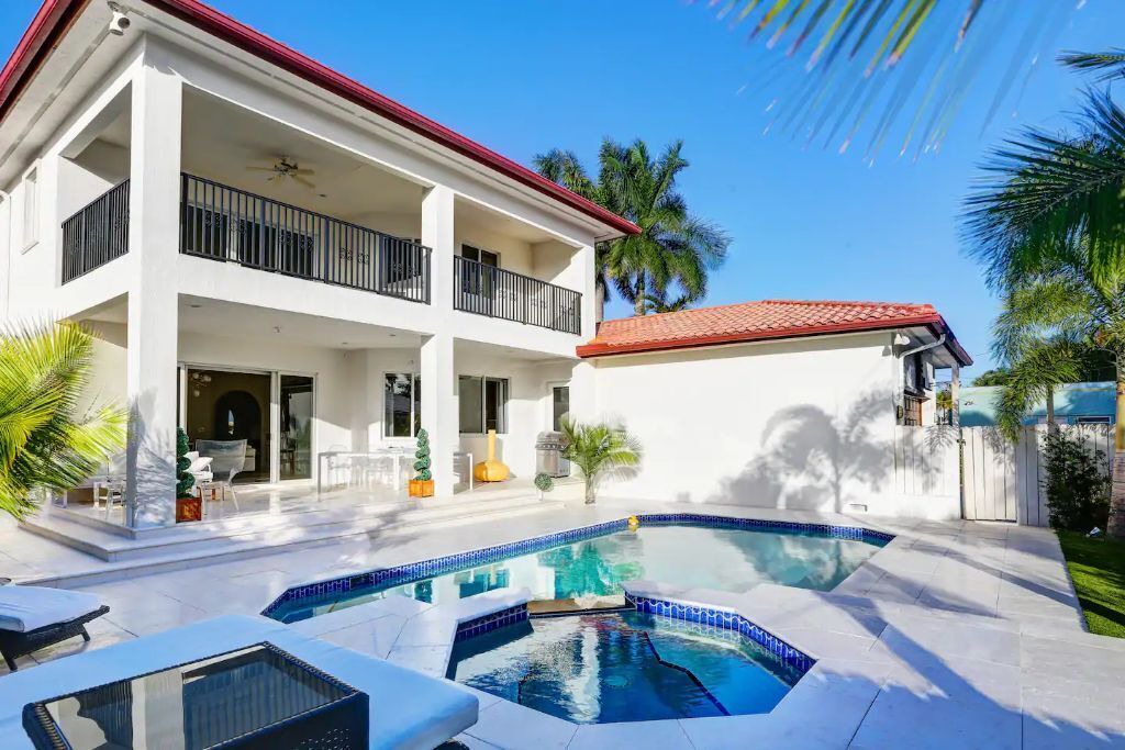 Photo of Outdoor in Hollywood Lakes