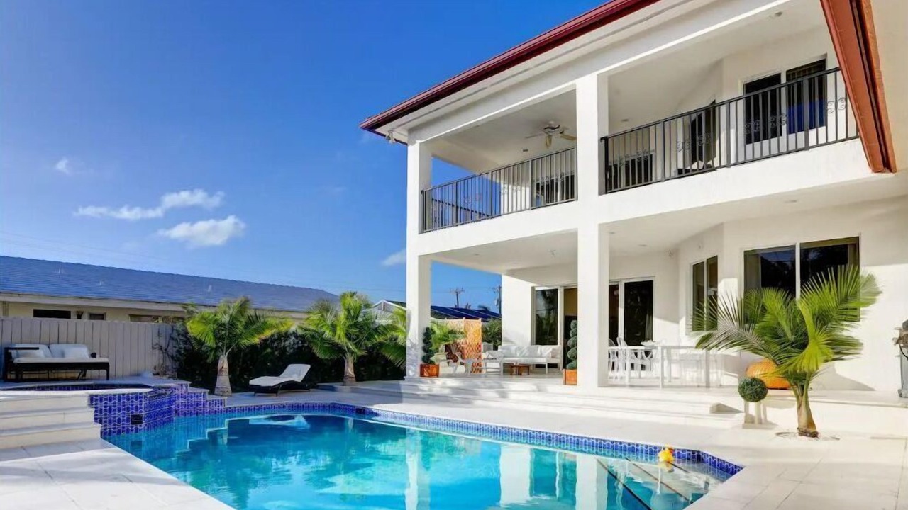 Photo of Outdoor in Hollywood Lakes